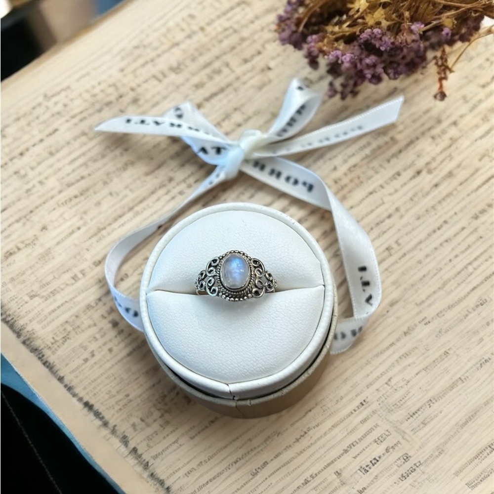 NWOT Moonstone Ring